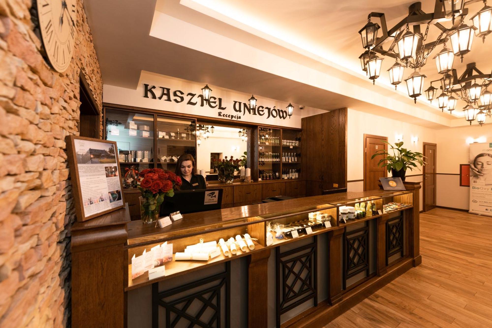 Hotel & Spa **** Kasztel Uniejow Exterior foto